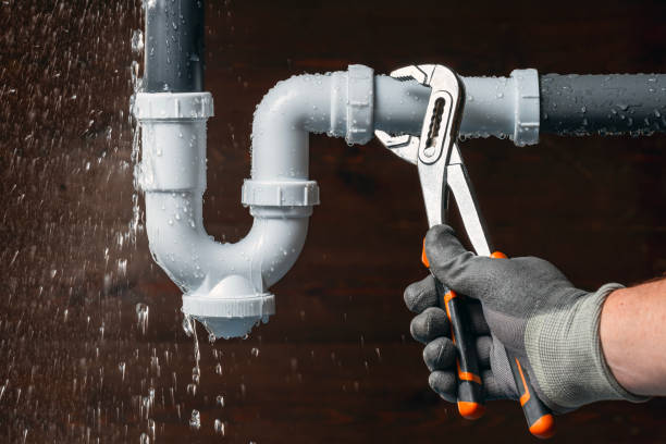 Professional Emergency Plumber technician working in West Eaton, NY